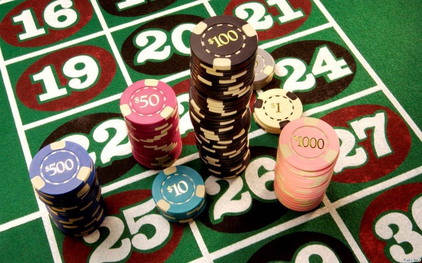 Gem Saviour slot game interface on hermes slot showing 5-reel layout with gem symbols and treasure chest wild